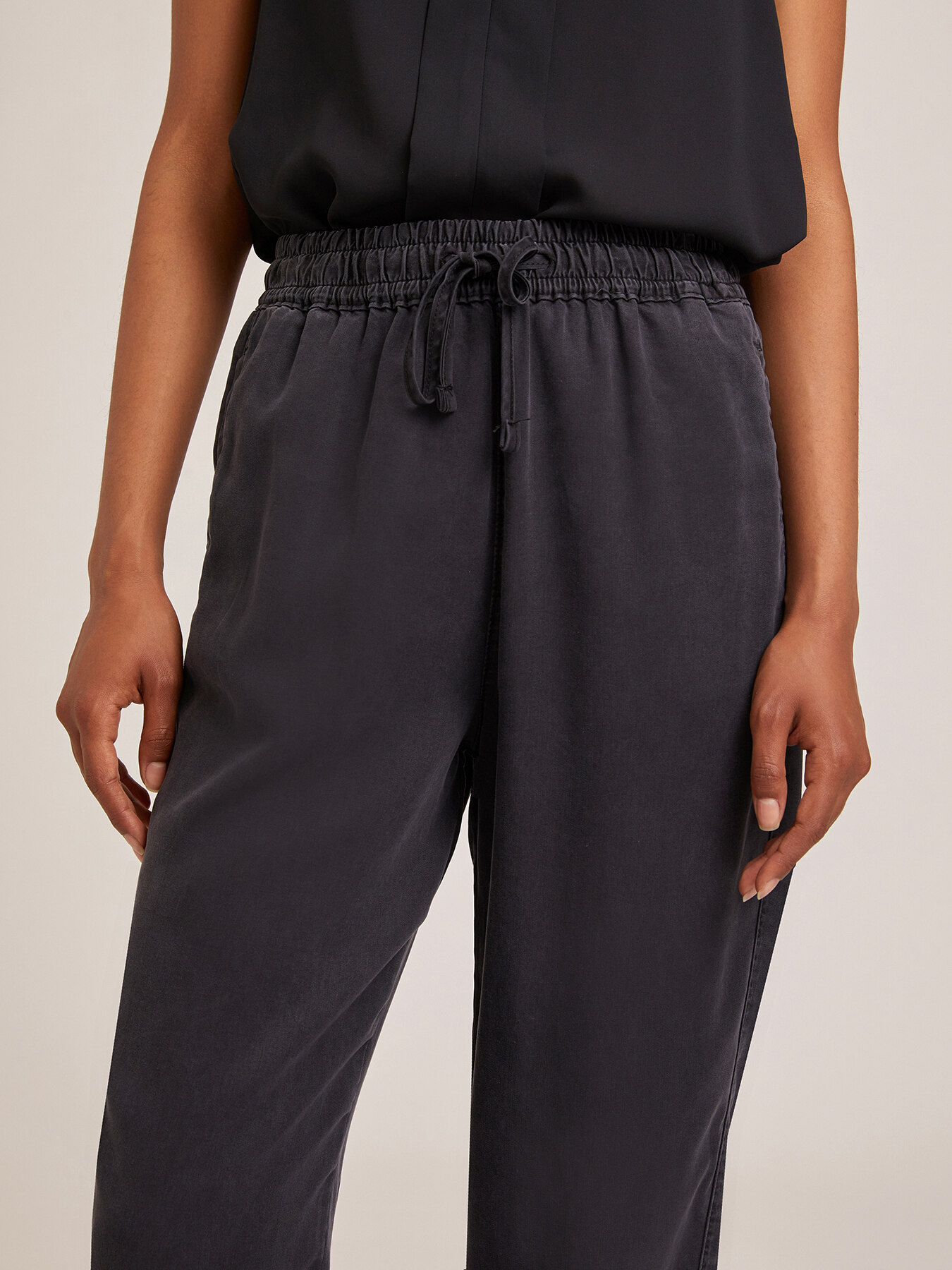 Joggers fluido effetto denim in lyocell image number 2