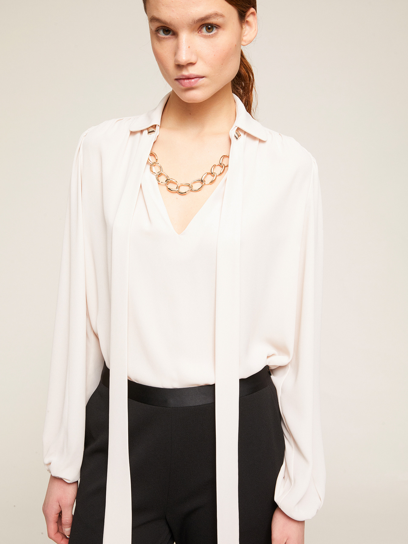 Blouse &agrave; manches longues avec cha&icirc;ne image number 2