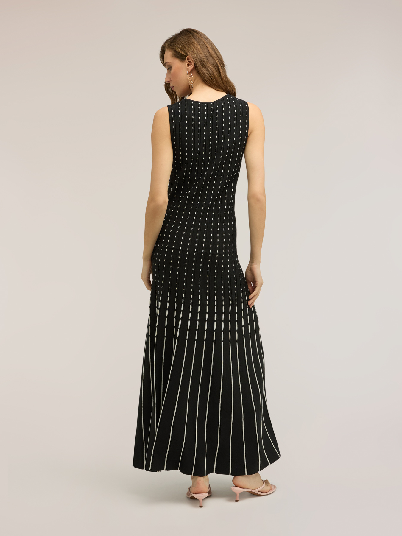Langes plissiertes Kleid aus Strickware image number 1