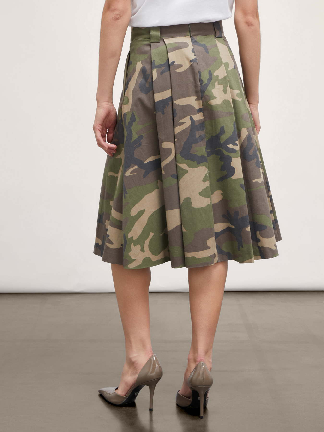 Camo patterned pleated midi skirt image number 3