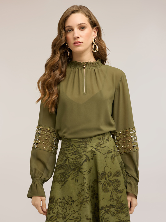 Bluse aus Georgette mit bestickten &Auml;rmeln