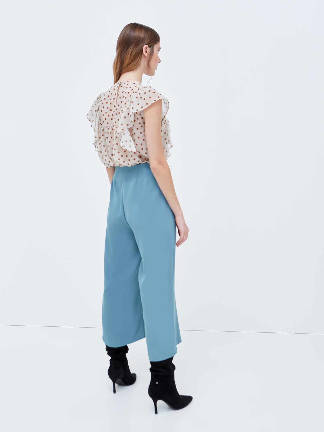 Pantaloni cropped con pieghe image number 1