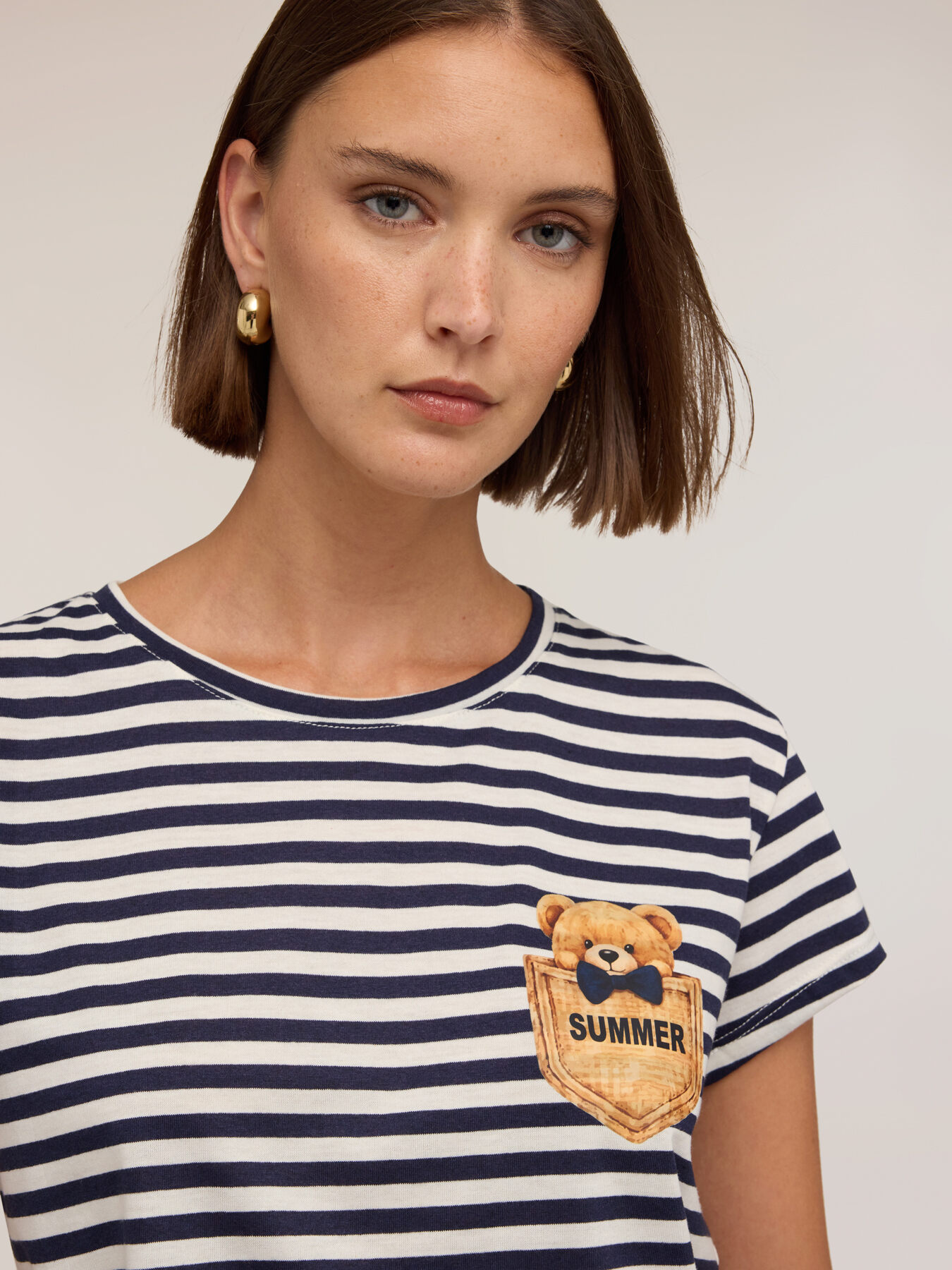 T-shirt a righe con patch image number 3