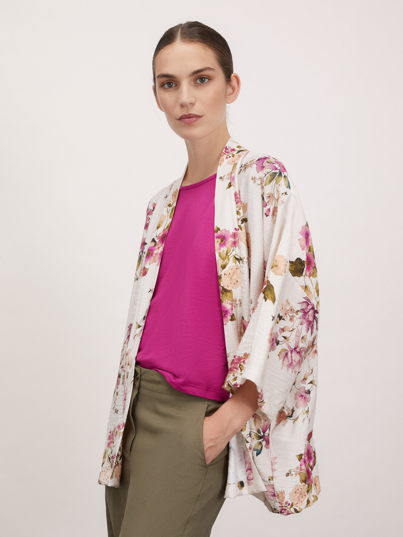 Floral patterned kimono image number 6