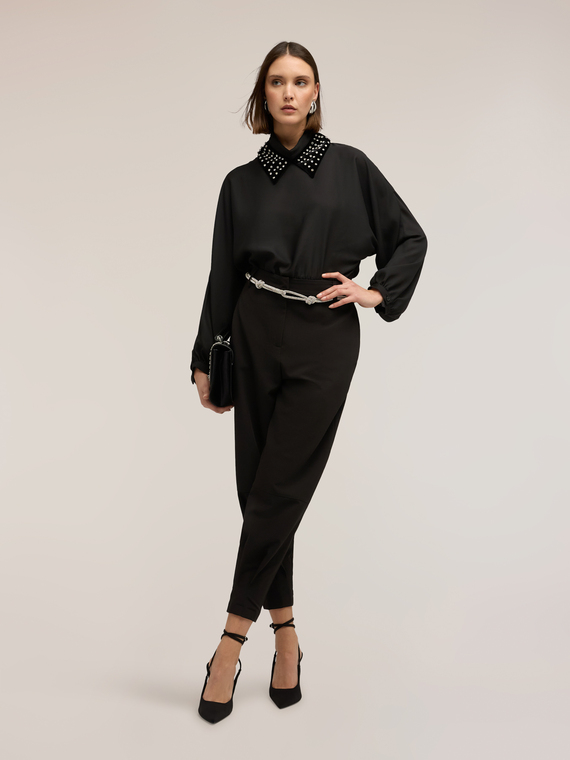 Blusa de georgette con cuello bordado