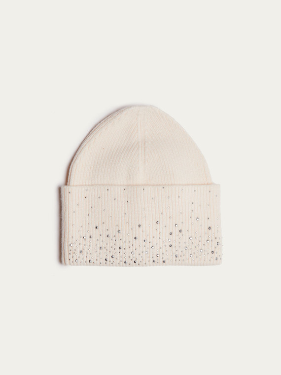 Knitted beanie with studs
