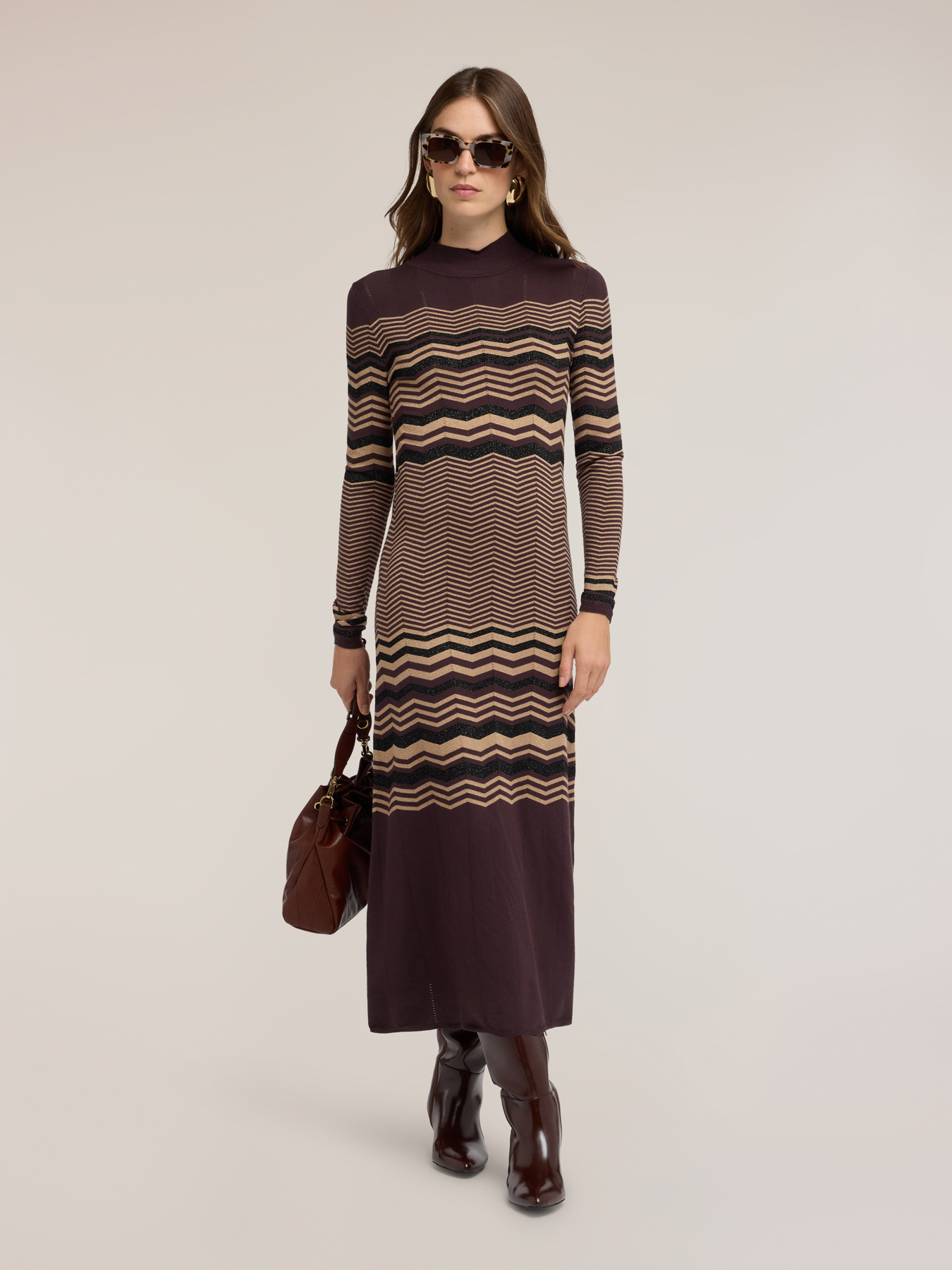 Jacquard-Strickkleid aus Lurex mit Chevron-Muster image number 0