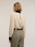 Bluse aus Cr&ecirc;pe mit Samtdetails image number 1