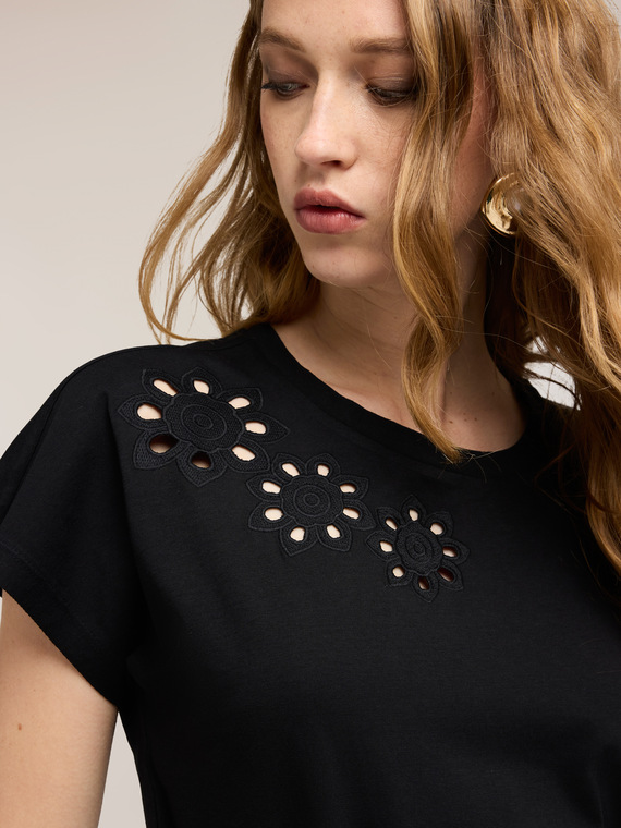 T-shirt with floral embellishments