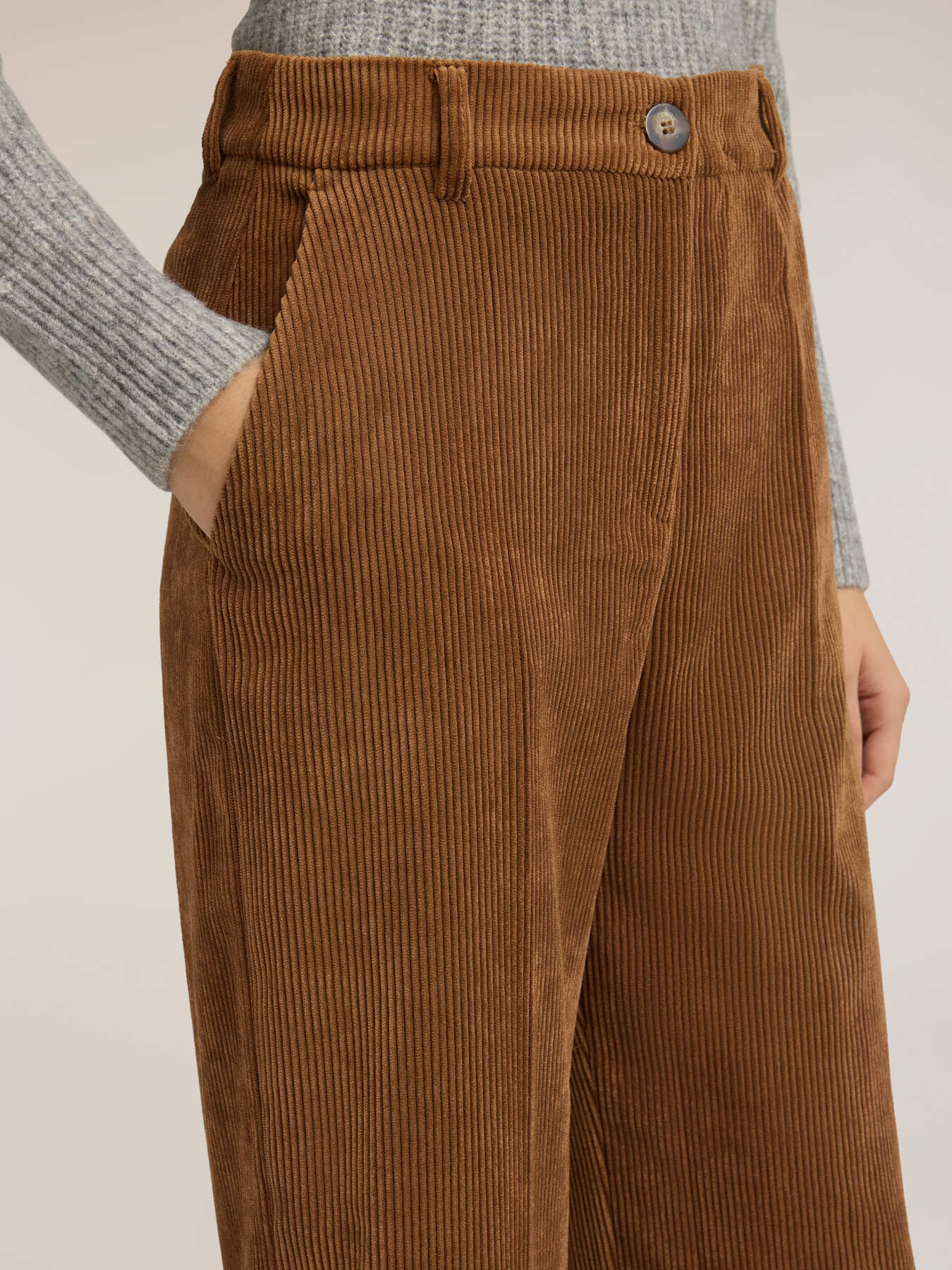 Cropped corduroy trousers image number 3