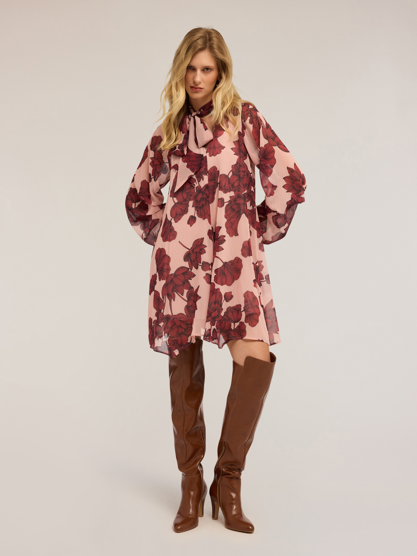 Floral dress in cr&ecirc;pe fabric image number 0