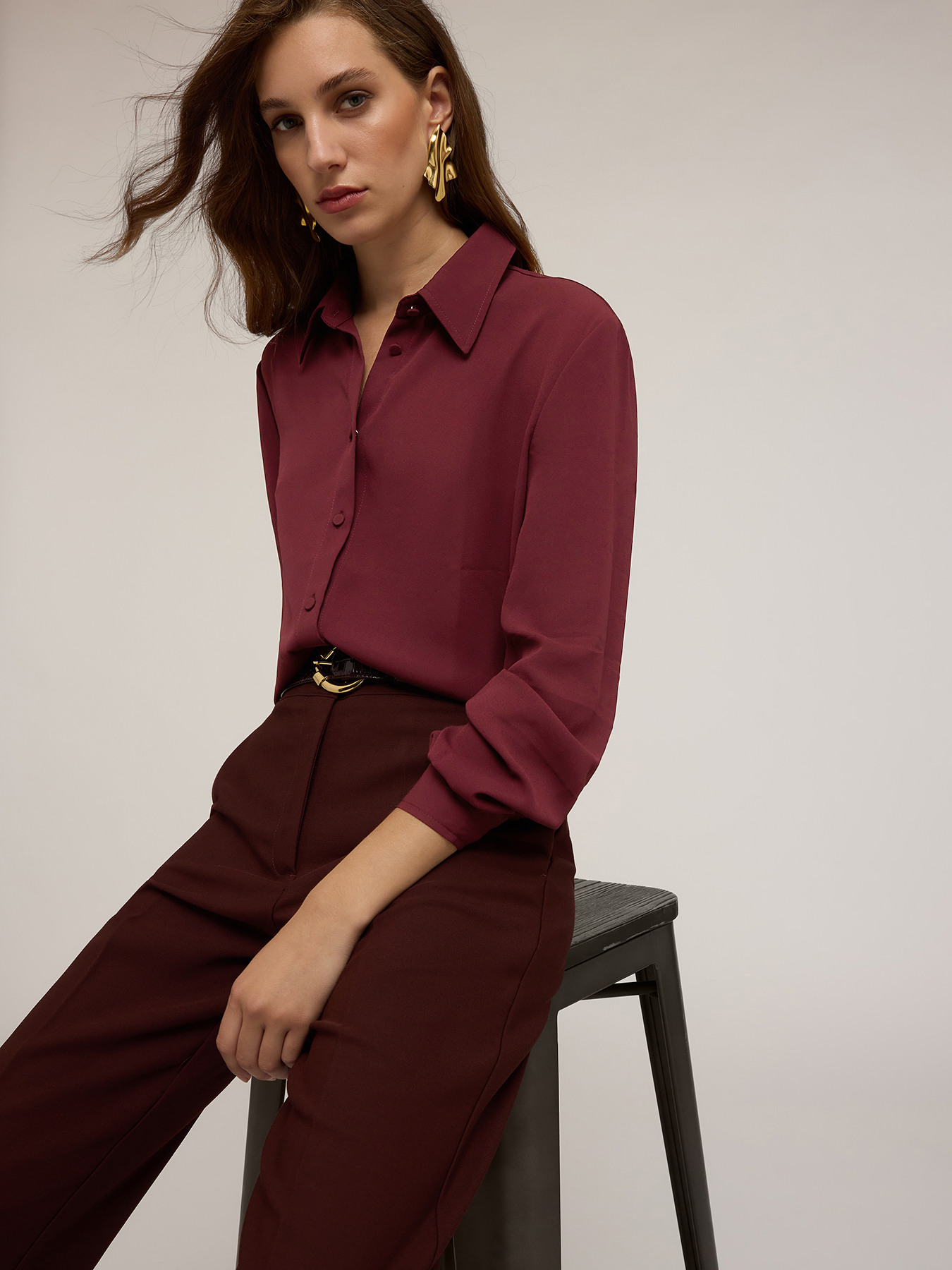 Shirt with covered buttons image number 3