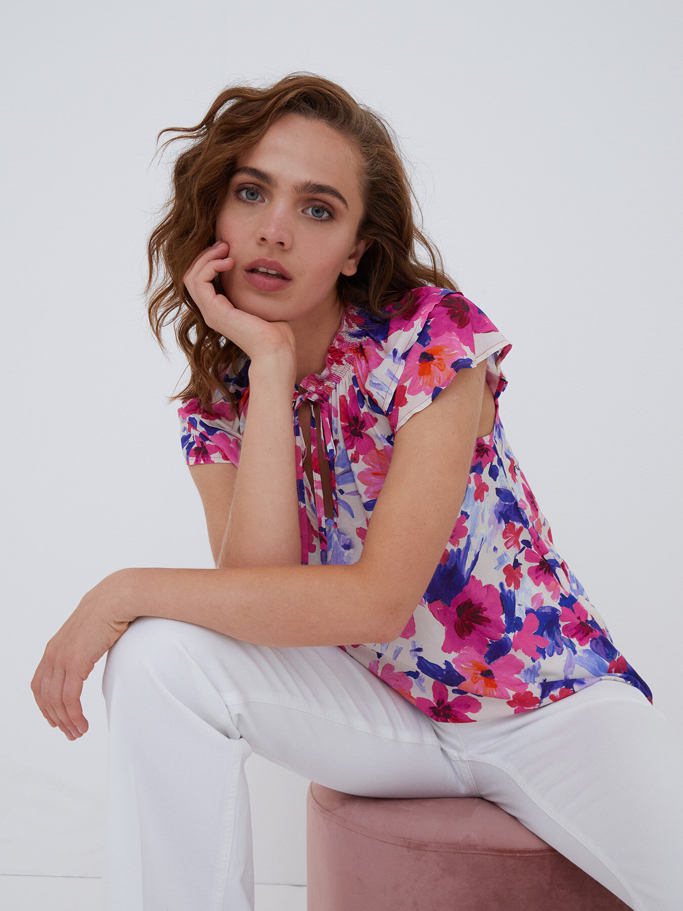 Floral patterned blouse image number 0