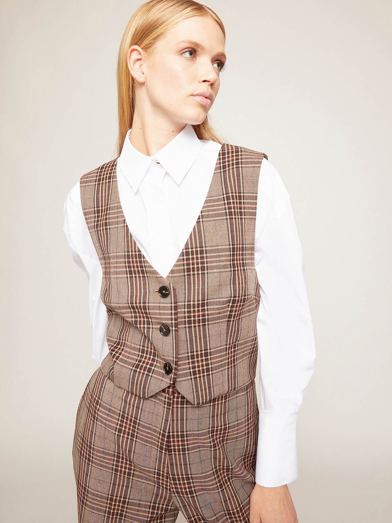 Chaleco con estampado de cuadros image number 2