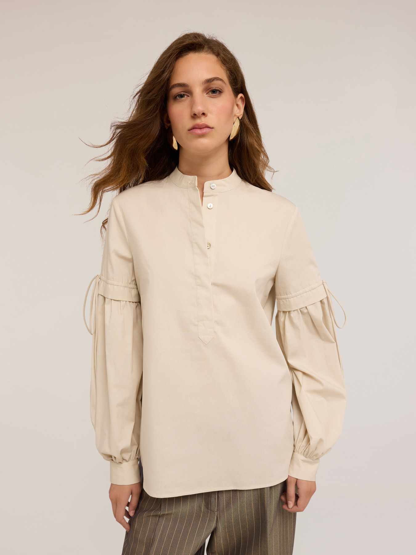 Oversized blouse with gathered sleeves image number 0