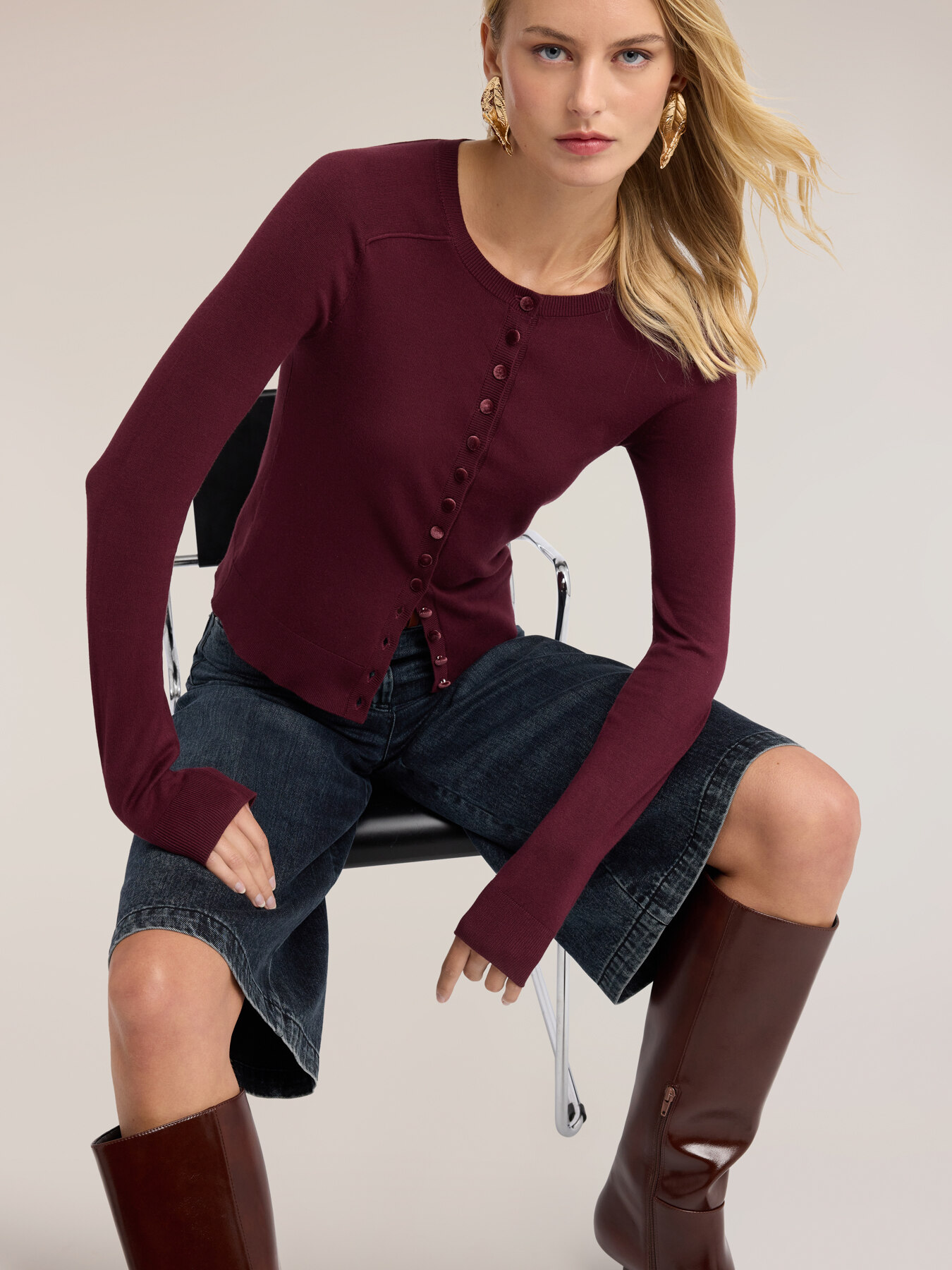 Stockinette stitch cardigan with raglan sleeves image number 3