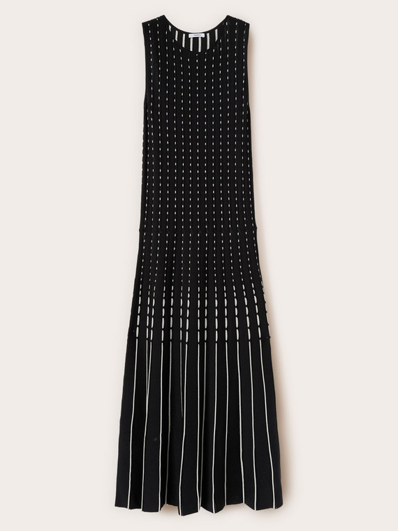 Long pleated knit dress