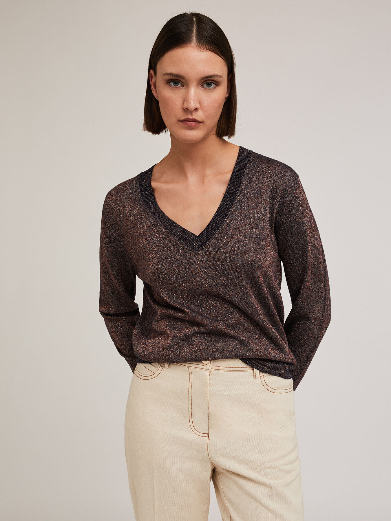 Pullover aus Lurexgemisch mit V-Ausschnitt image number 0