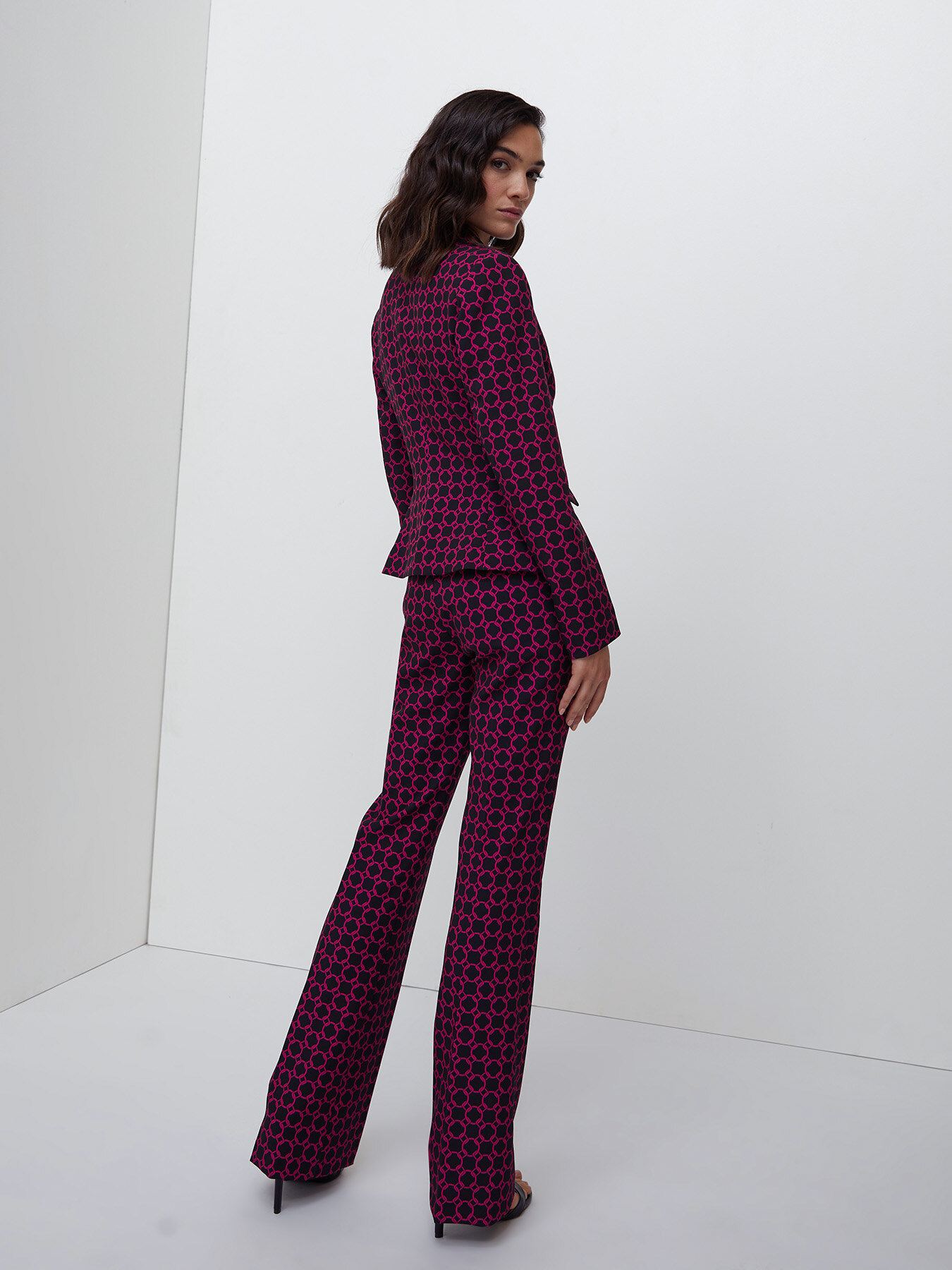 Flare-Hose mit Kettenmuster image number 1