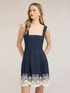 Ausgestelltes Kleid aus Popeline mit Lochstickerei image number 2