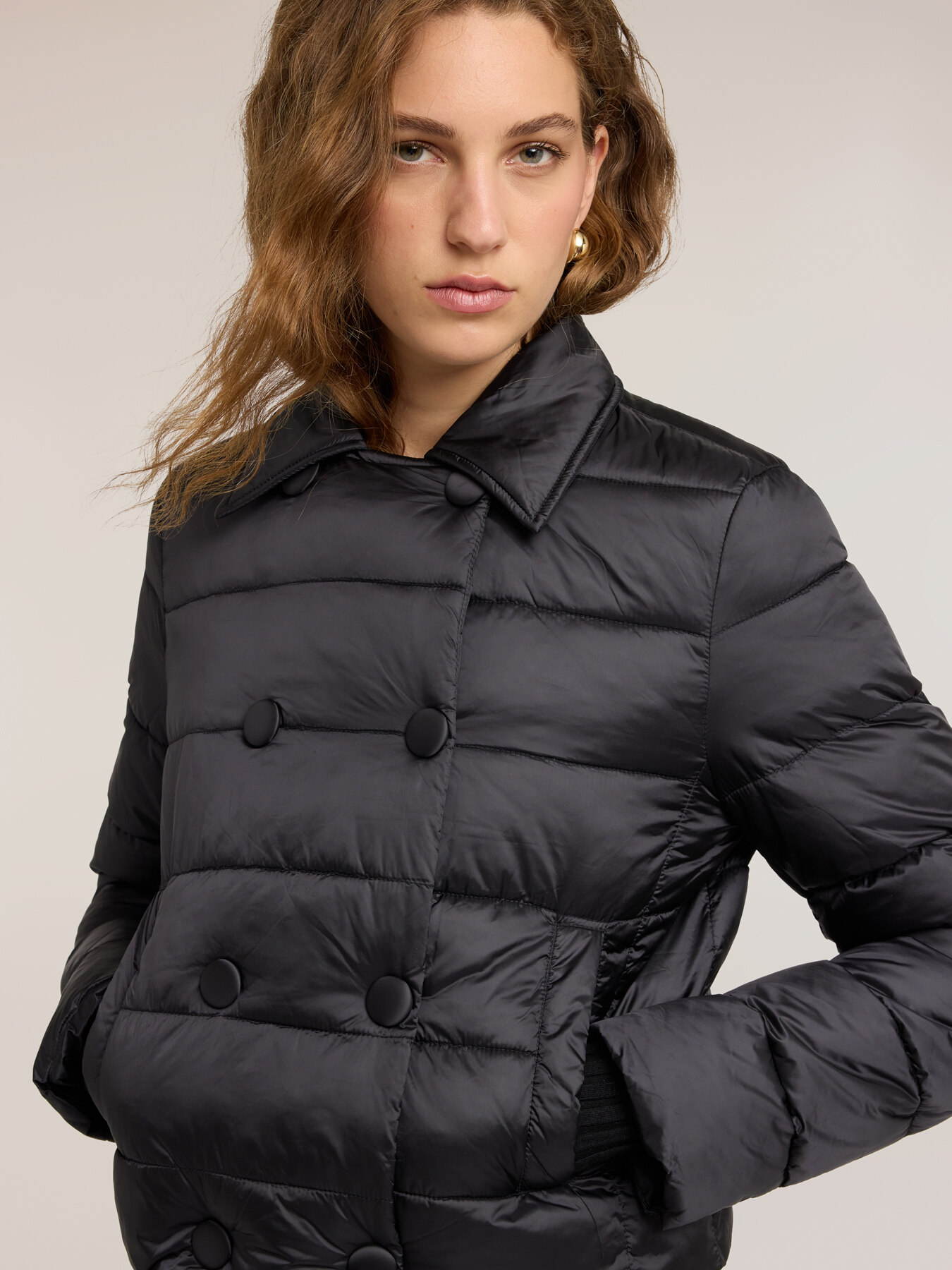 Lightweight crop double-breasted puffer jacket image number 1