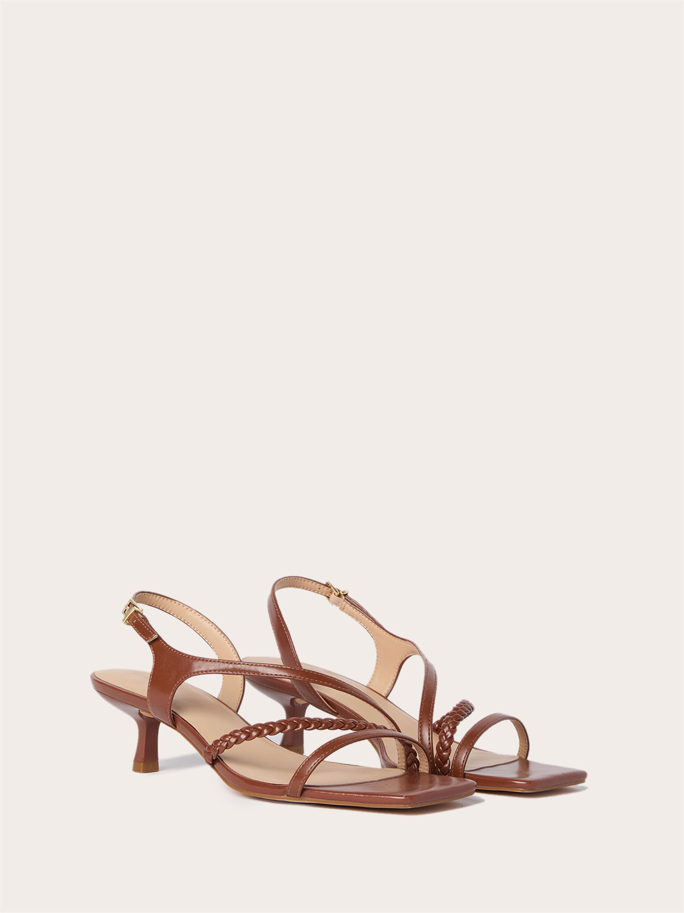 Sandalen mit Spulenabsatz und geflochtenen Riemen image number 2