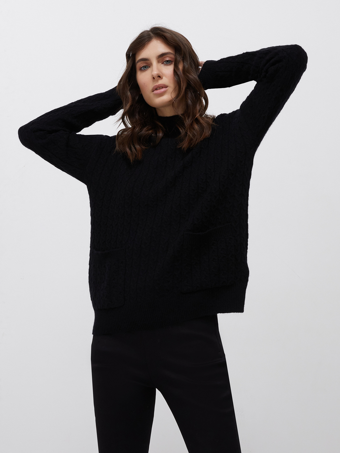 Maglia a trecce collo alto image number 0