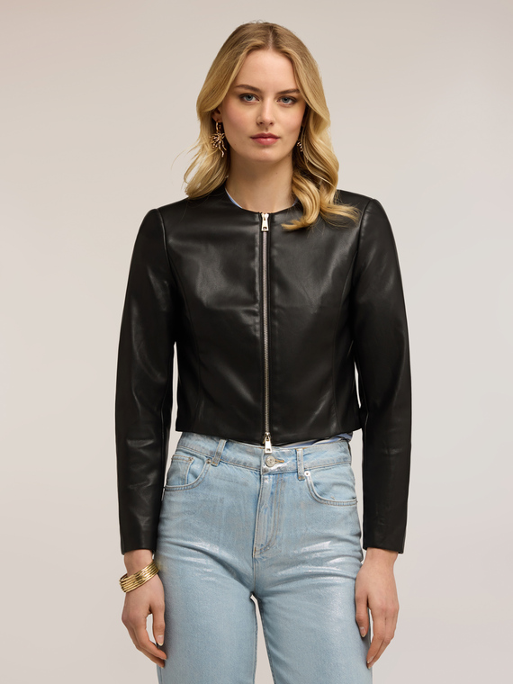 Kurze Jacke aus beschichtetem Stoff