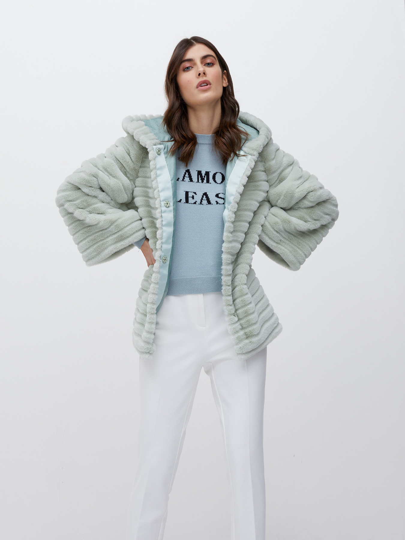 Cappa effetto pelliccia con cappuccio image number 0