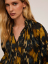 Blusa stampata in tessuto cr&ecirc;pe image number 0
