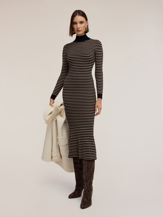 Rochie midi tricotată cu dungi