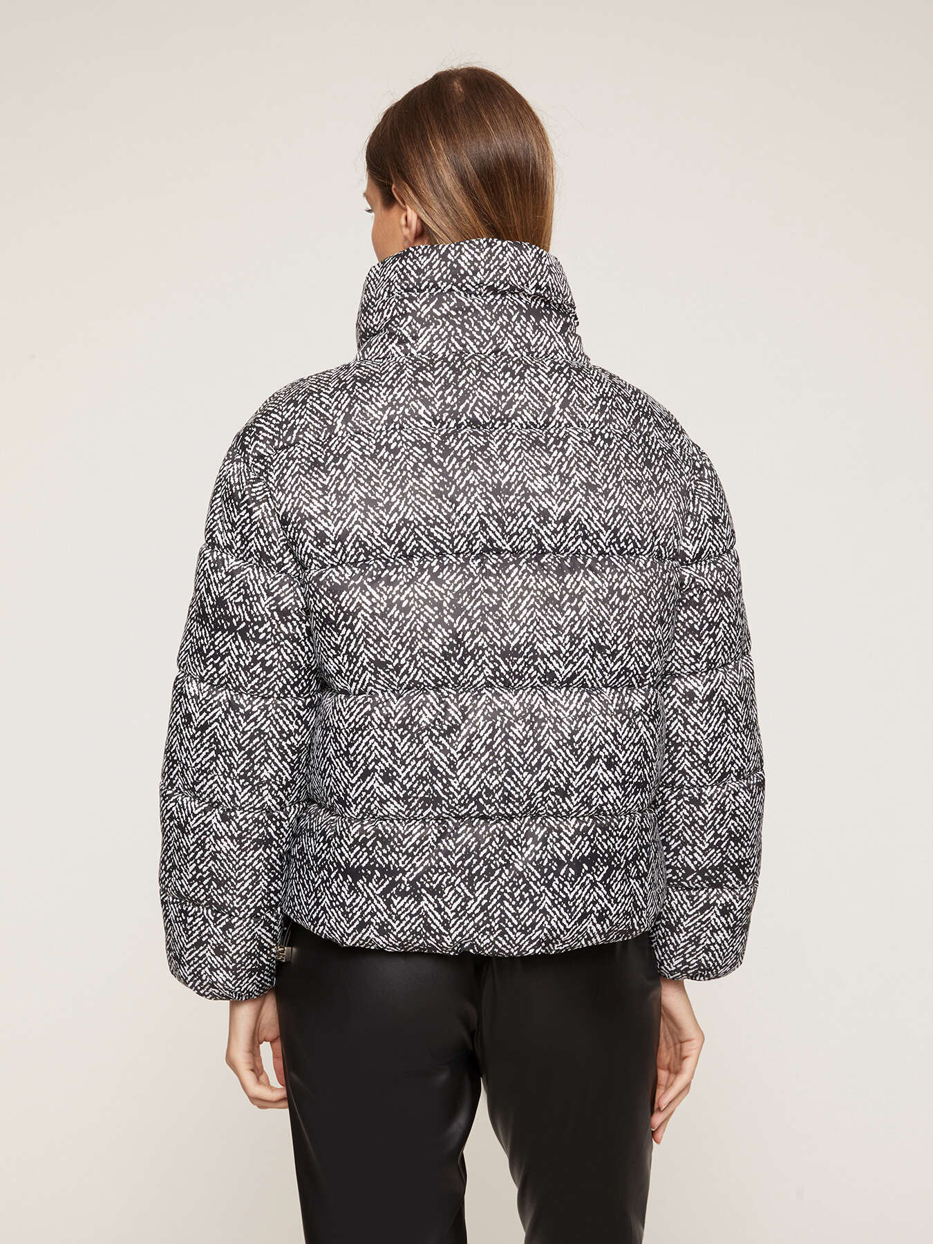 Cazadora acolchada con estampado de espiga image number 1