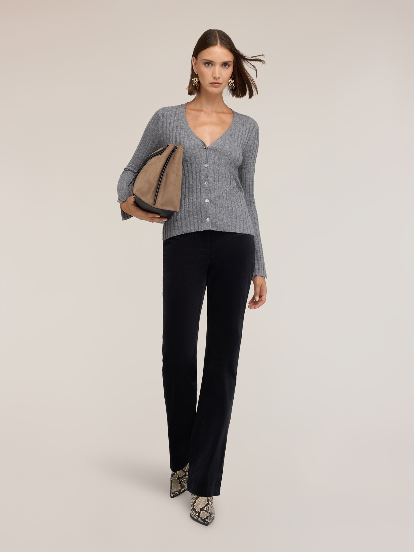 Cardigan corto in misto lana a coste image number 2