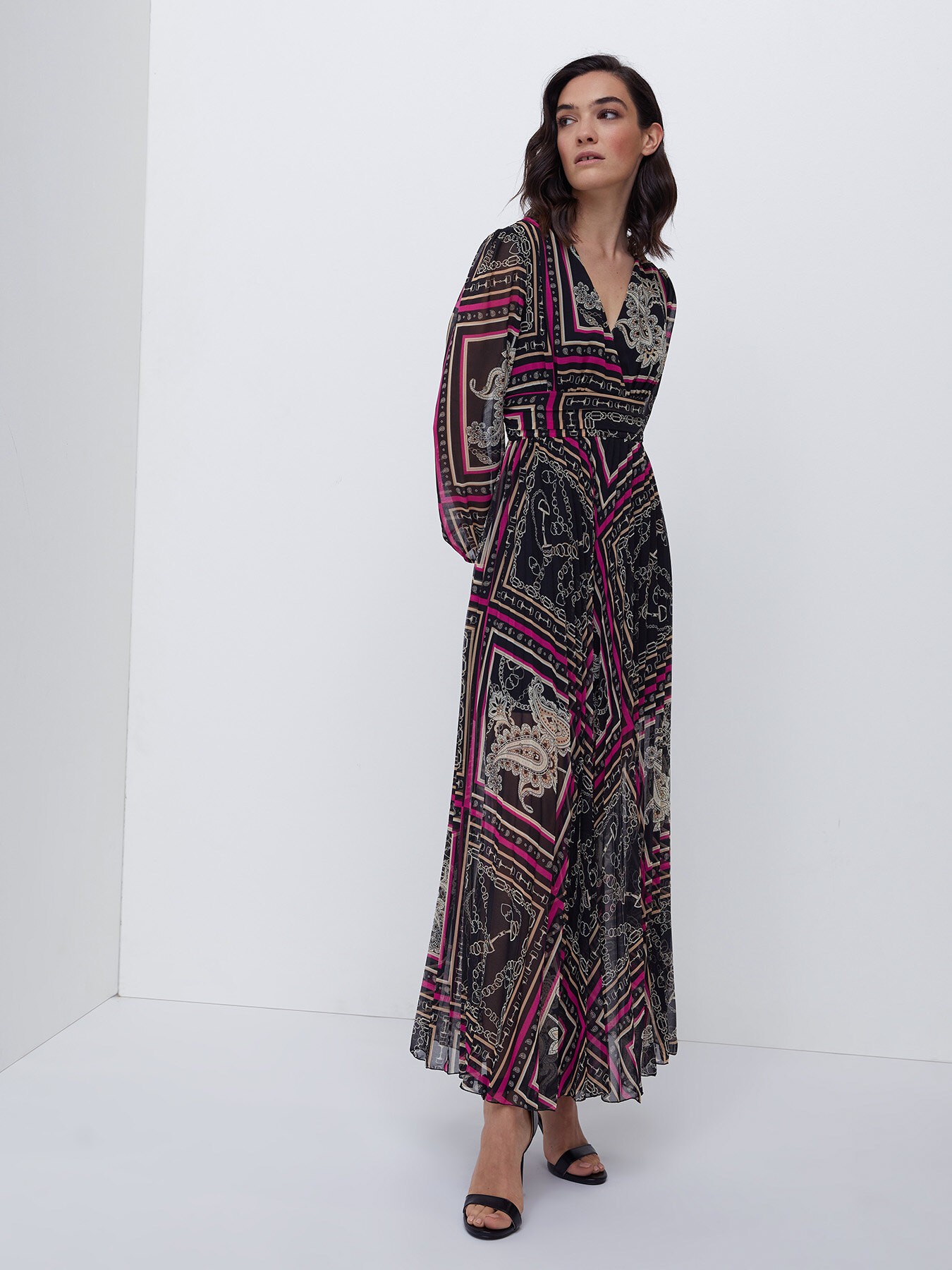 Robe avec jupe pliss&eacute;e imprim&eacute; cha&icirc;nes image number 0