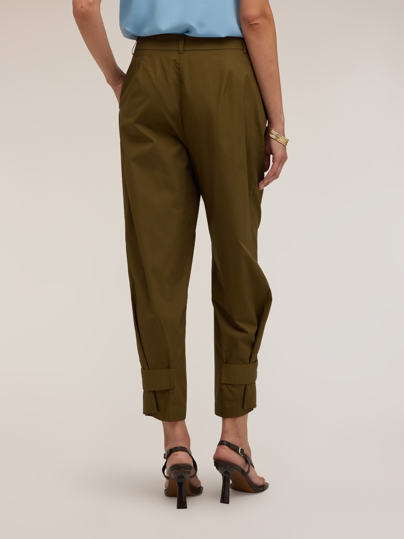 Pantaloni cropped in popeline con pinces image number 1