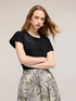 T-Shirt mit floralen Verarbeitungen image number 1