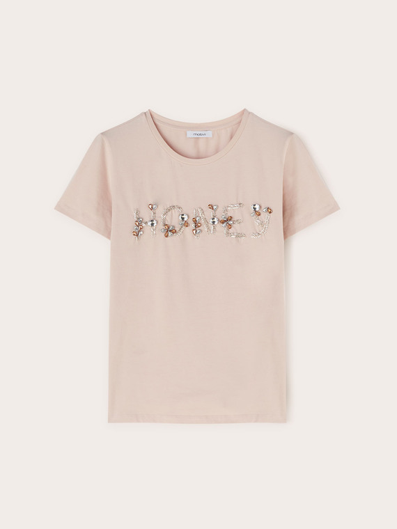 T-shirt written with embroidered stones