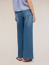 Hellblaue Jeans mit weitem Bein image number 1