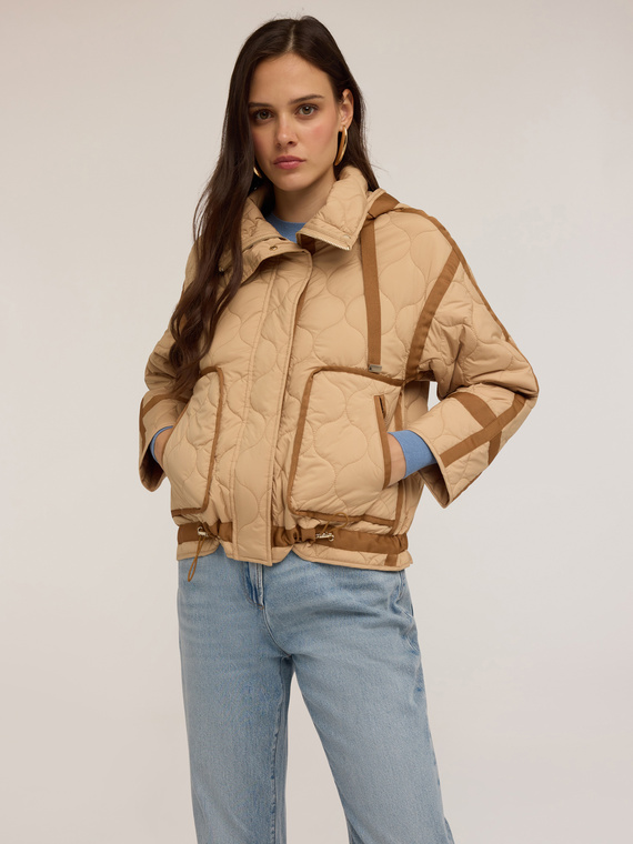 Veste matelassée avec bordures en gros-grain