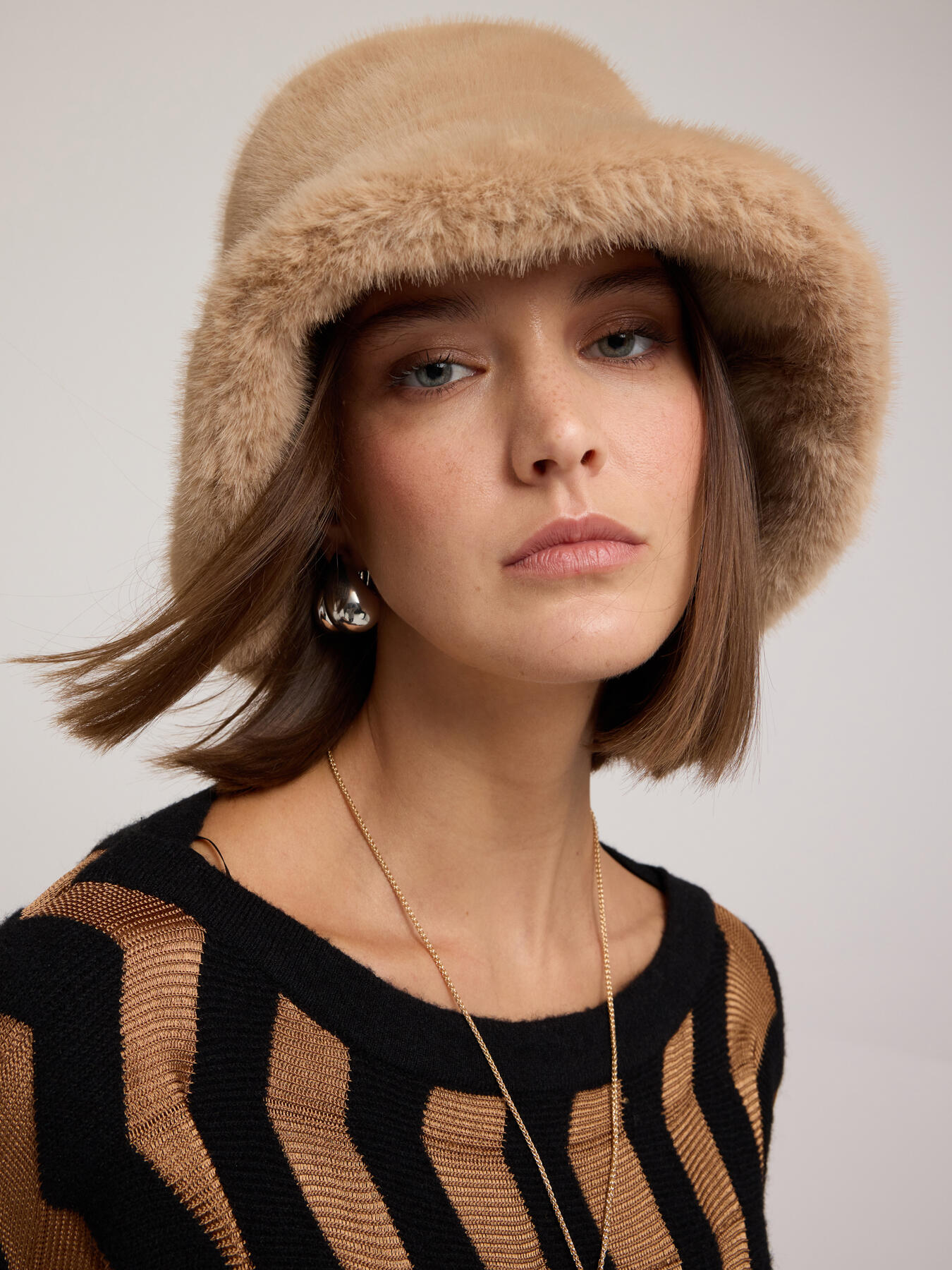 Plush effect hat image number 0