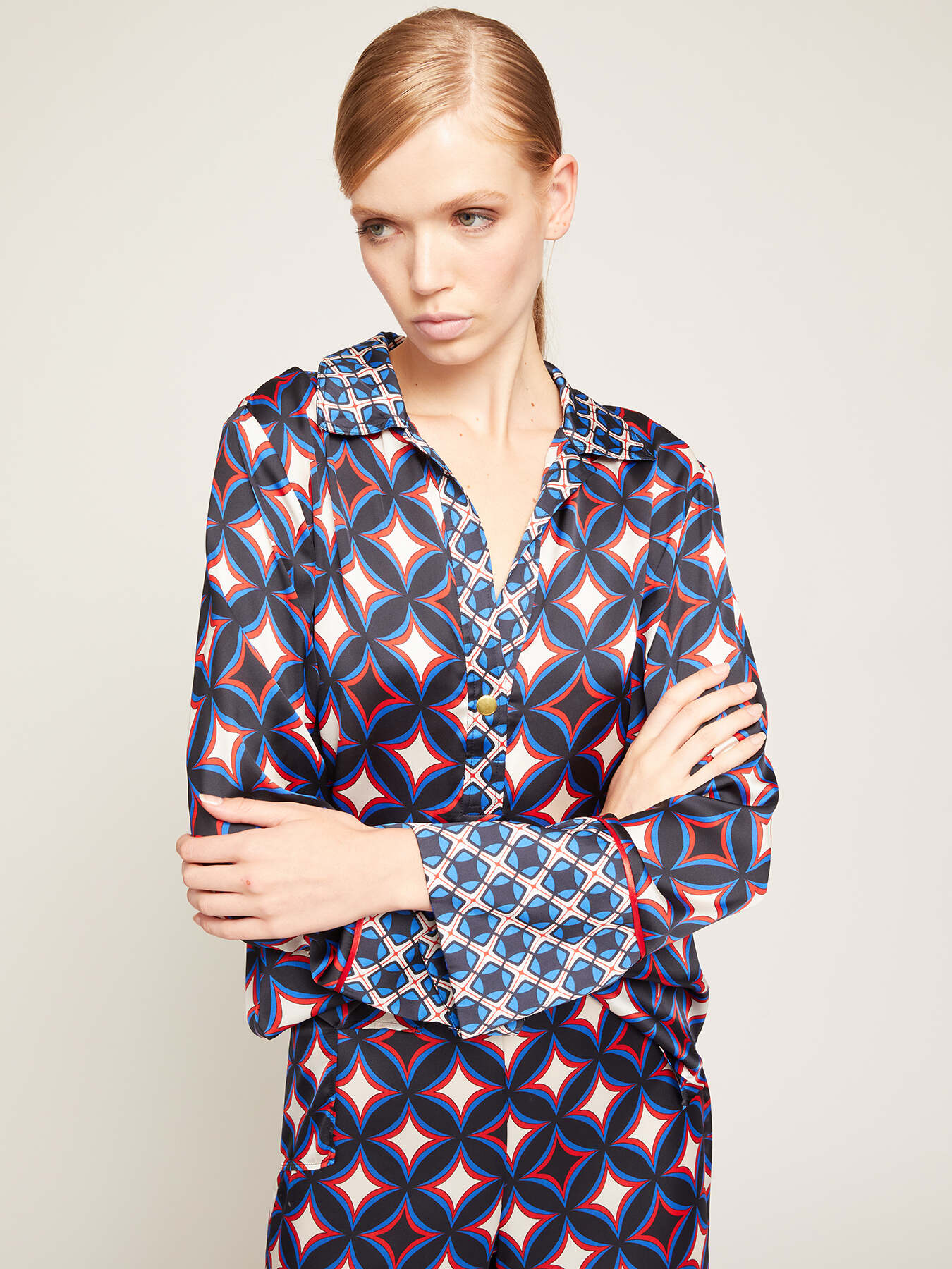 Bluse mit kleinem Kragen, geometrisches Muster image number 2