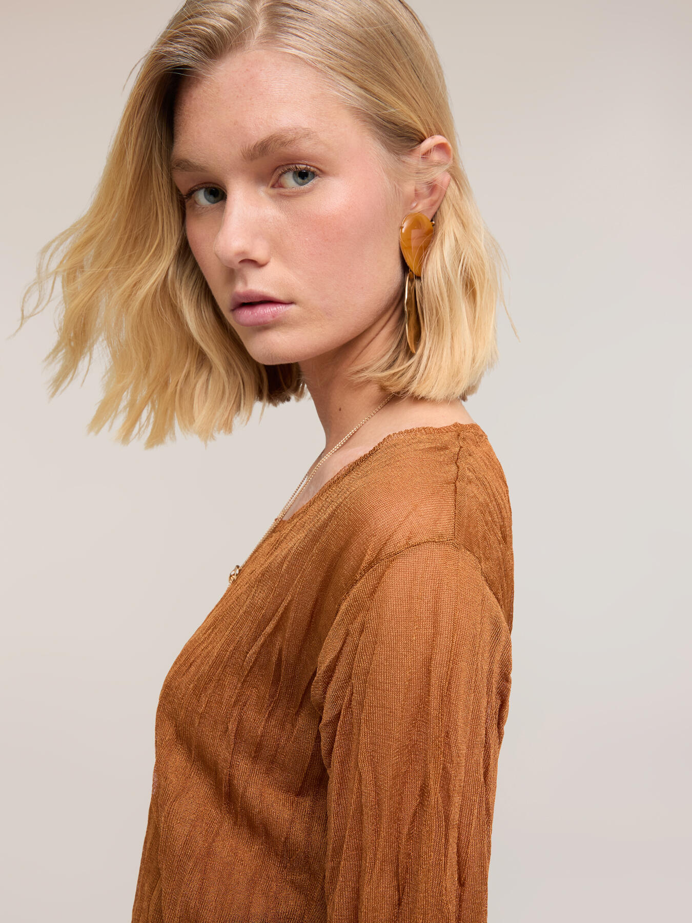 Cropped crinkle-effect sweater image number 3