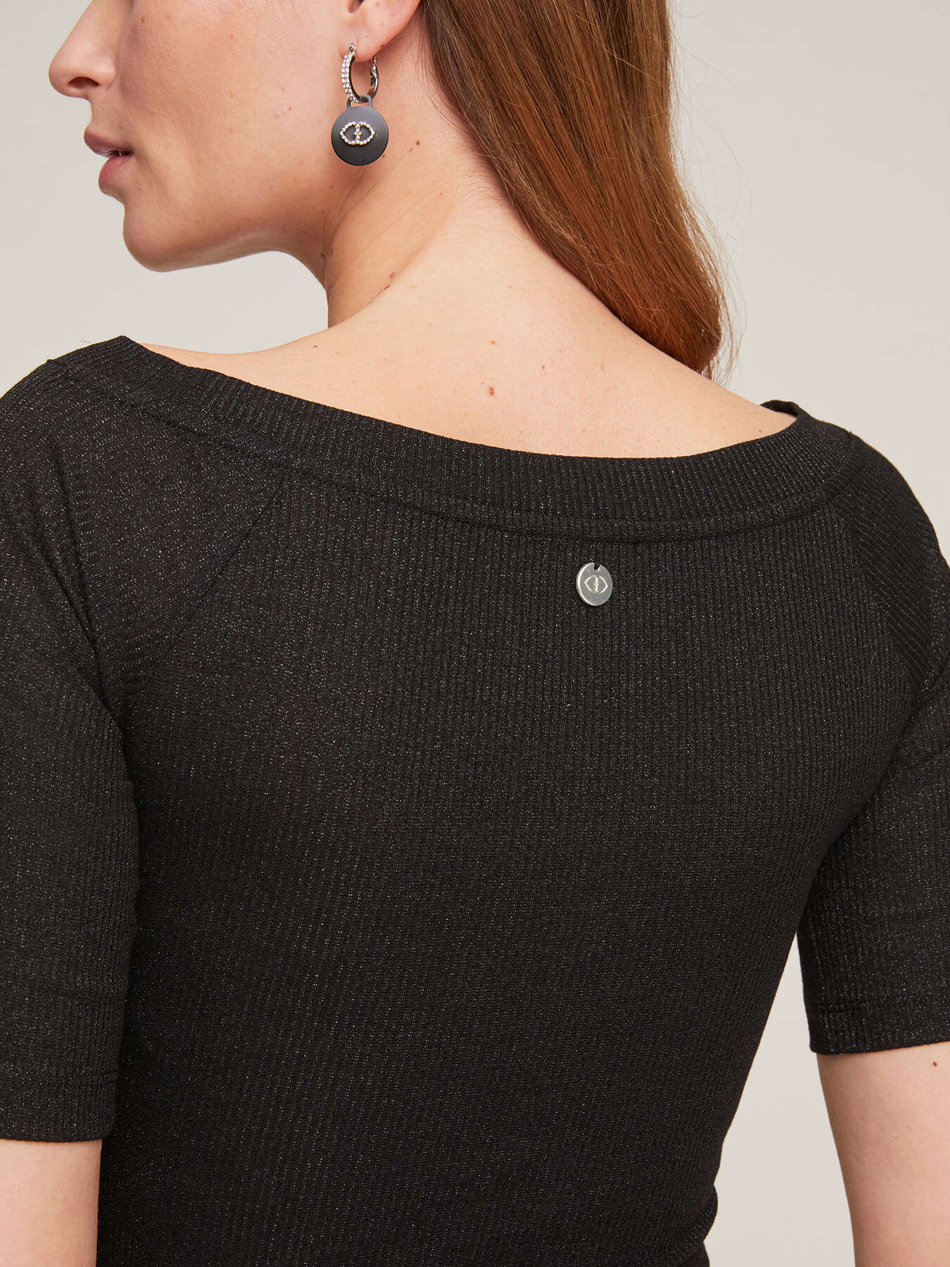 T-shirt scollo a barca in maglia lurex image number 2