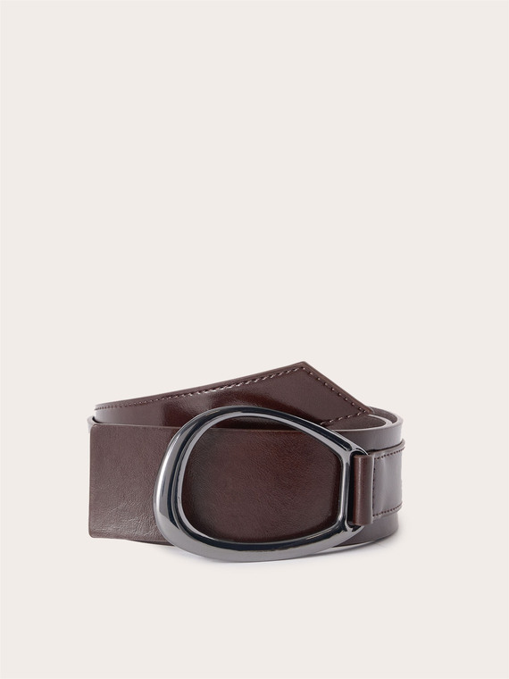Belt with oval buckle