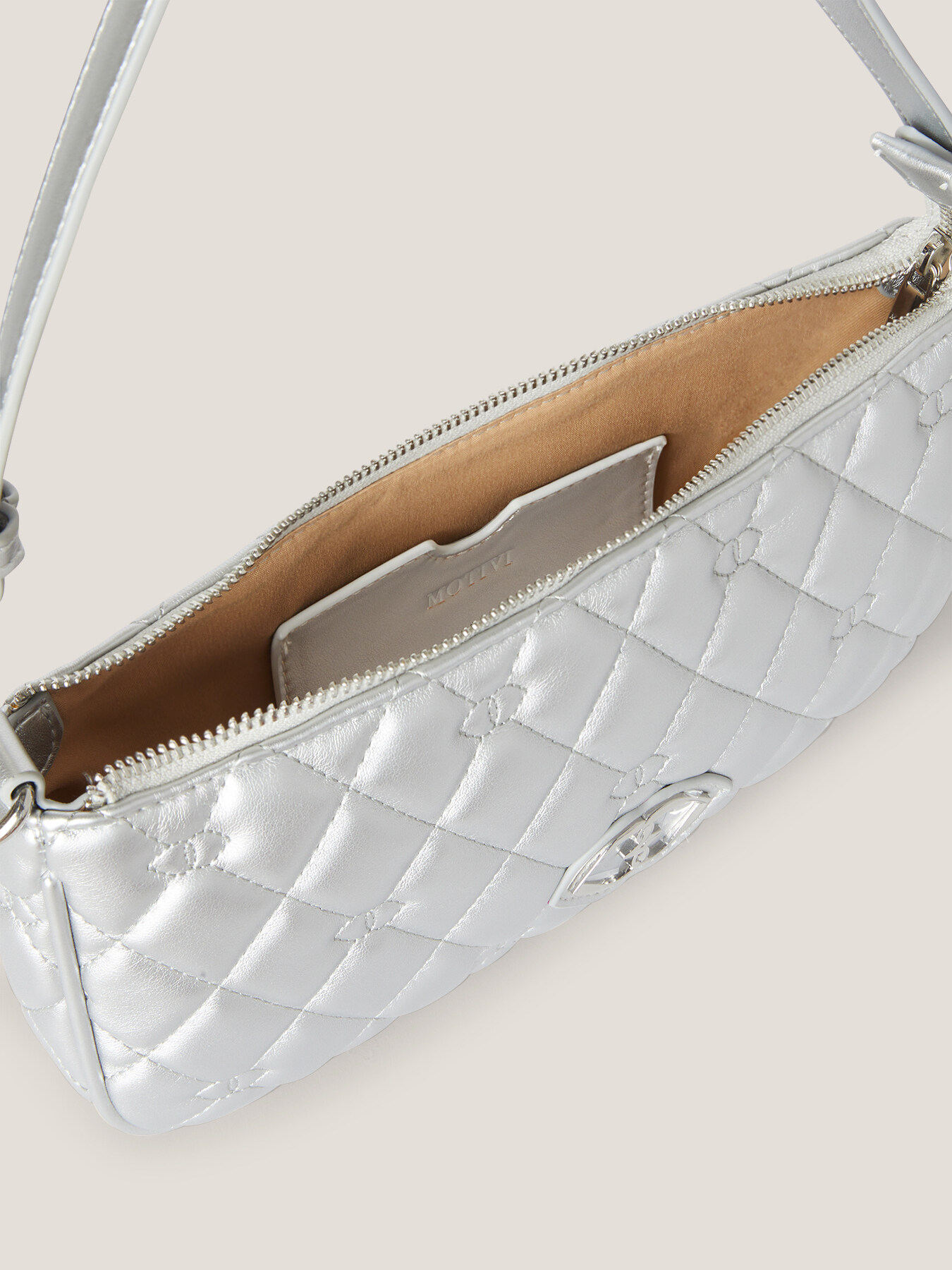 Gesteppte flache Baguettetasche aus Lederimitat image number 3