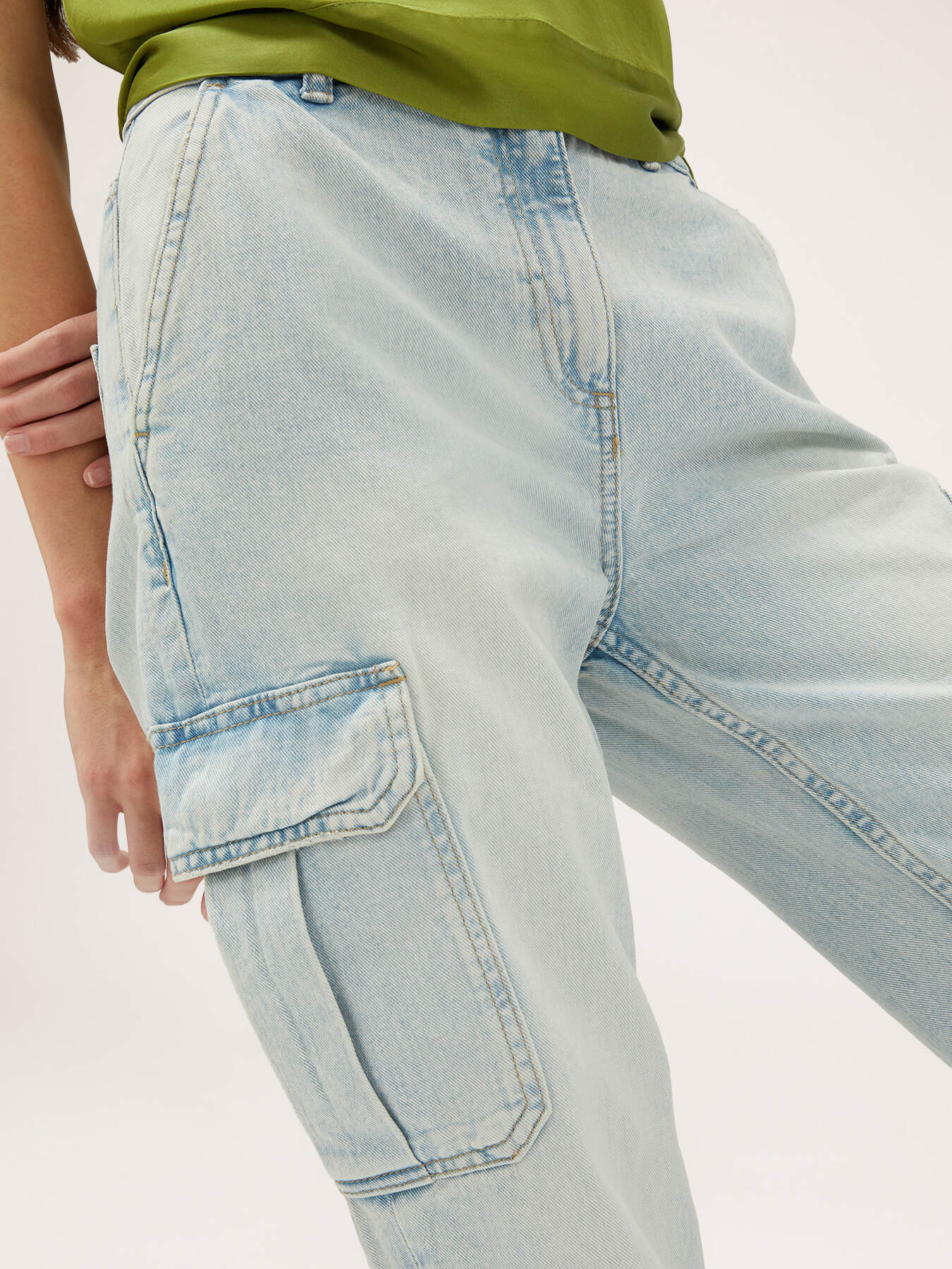 Jean cargo bleu clair image number 2