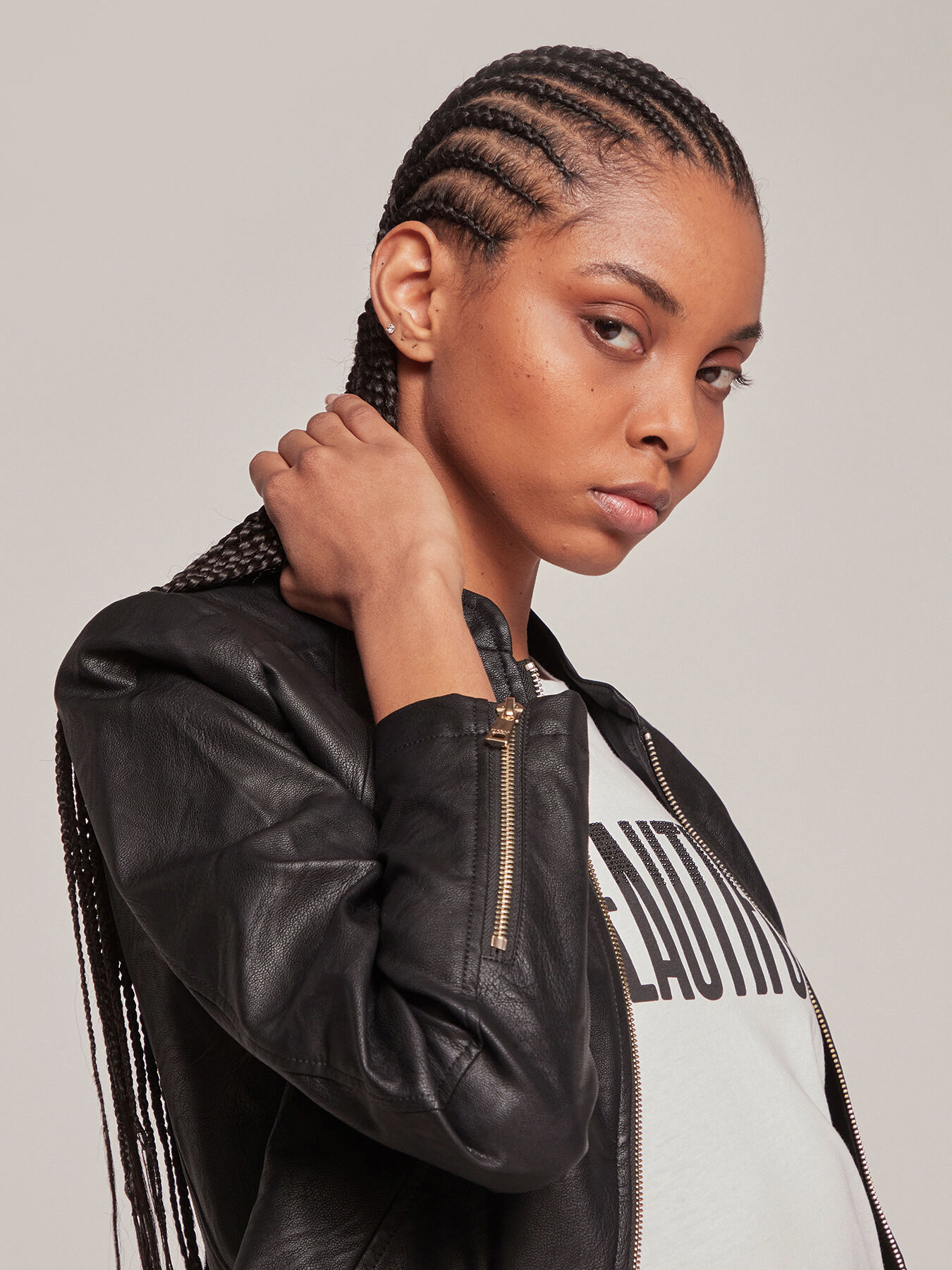 Giubbotto in similpelle con tagli shaping image number 2