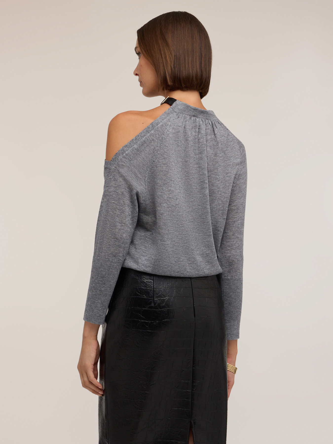 Maglia in misto lana con cut-out sulla spalla image number 1