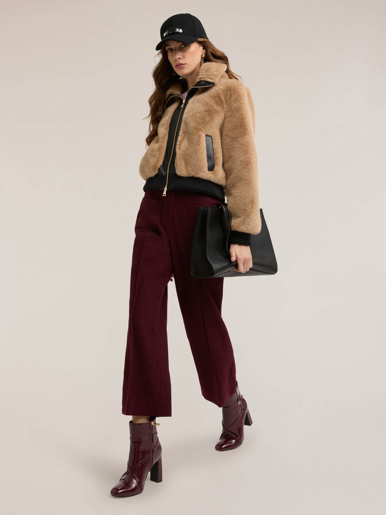 Giubbotto effetto peluche con inserti image number 3