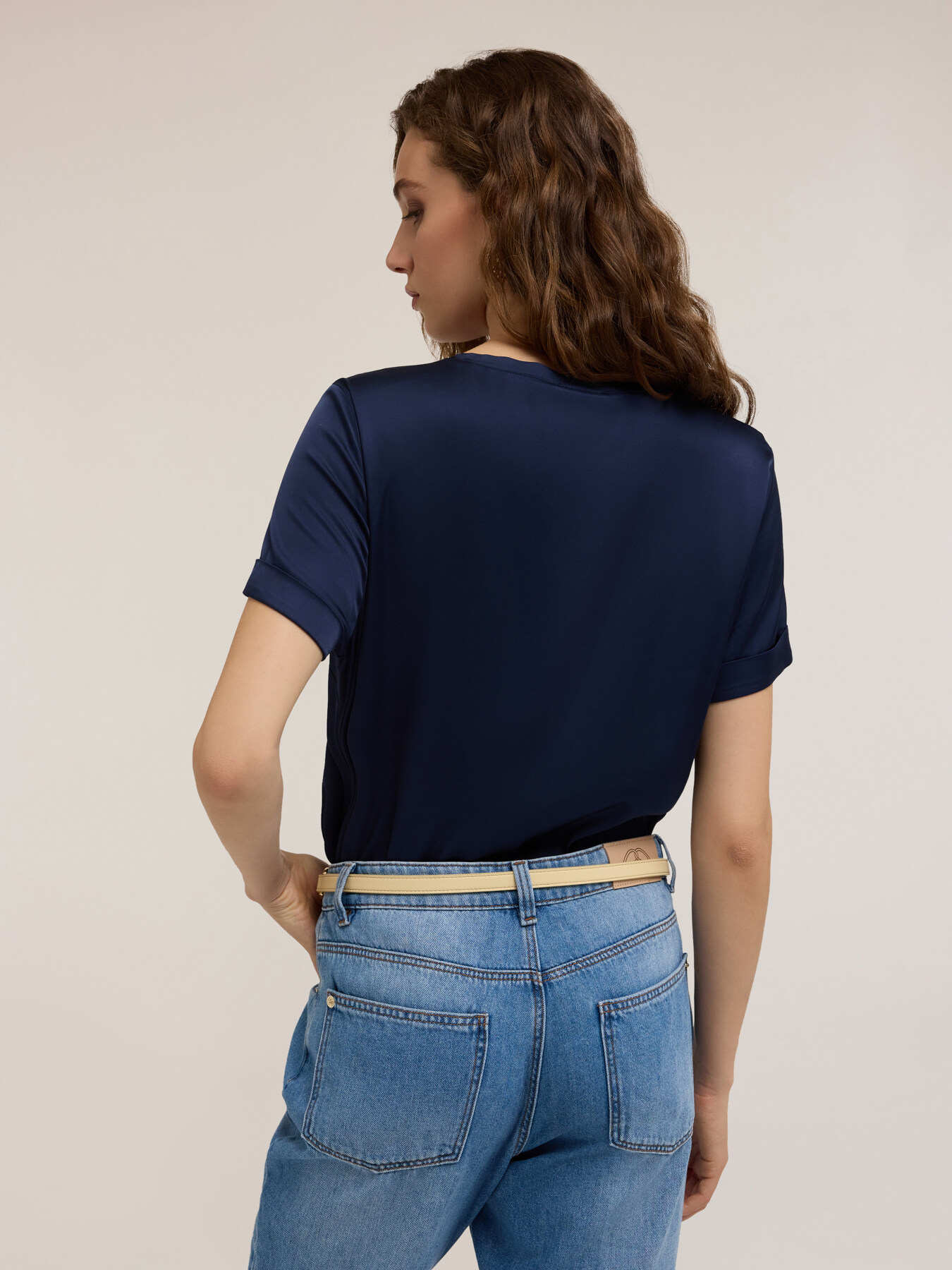 Basic T-Shirt aus Satin image number 1